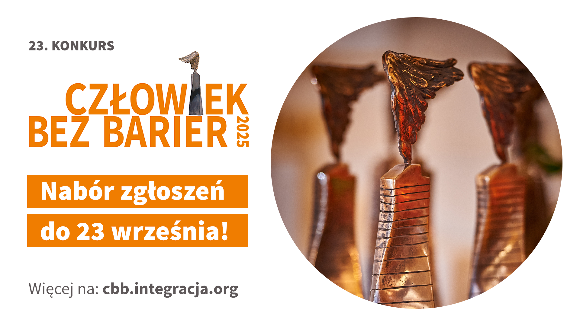 pomarańczowe napisy na białym tle, zdęcie statuetki konkursu Człowiek bez barier 2025, 